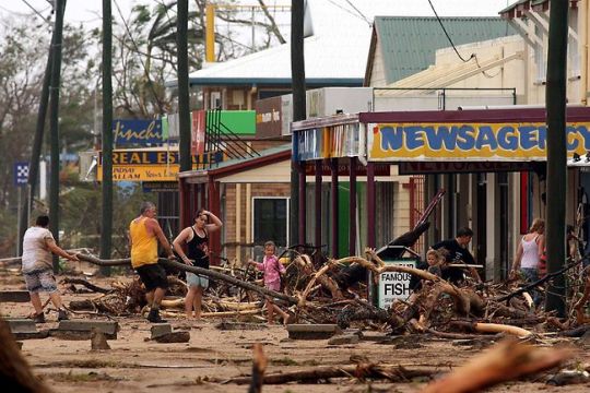 Cyclone Yasi Queensland Update 3 (Video's)
